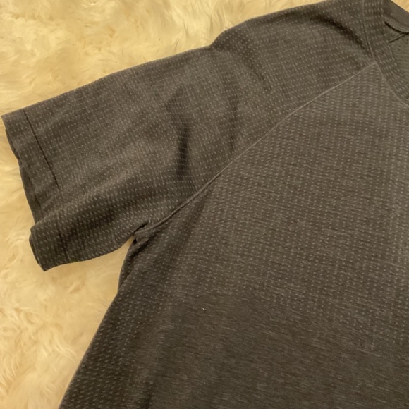 Lululemon Men’s Short Sleeved Shirt - Picture 3 of 7